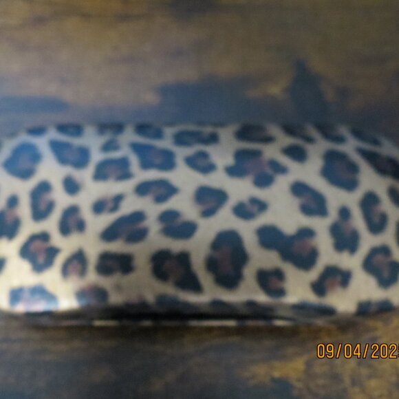 Guess 2327 Cheetah Print Frames with matching case and cleaning cloth - Picture 11 of 11